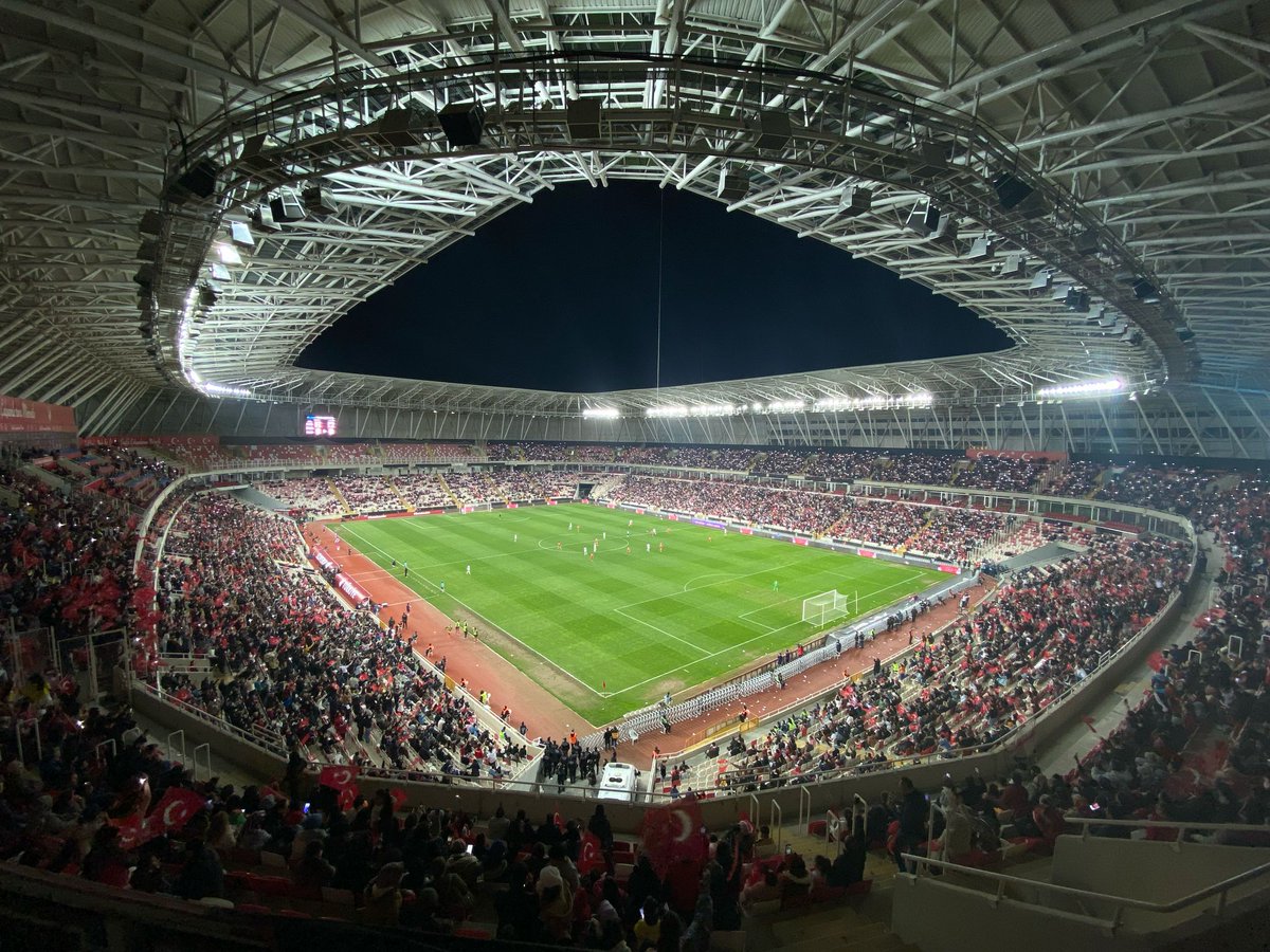 Sivasspor's tweet photo. Kadın A Millî Futbol Takımımızın BG Grup 4 Eylül Stadyumu'nda Slovenya ile oynadığı UEFA Uluslar Ligi karşılaşmasını 18 bin 825 kişi tribünlerden takip etti.

Bu rakam, kadın futbolu tarihinde Türkiye rekoru!

Bu gurur, bu rekor Sivas’ın! ♥️ https://t.co/h2TuGVxloN