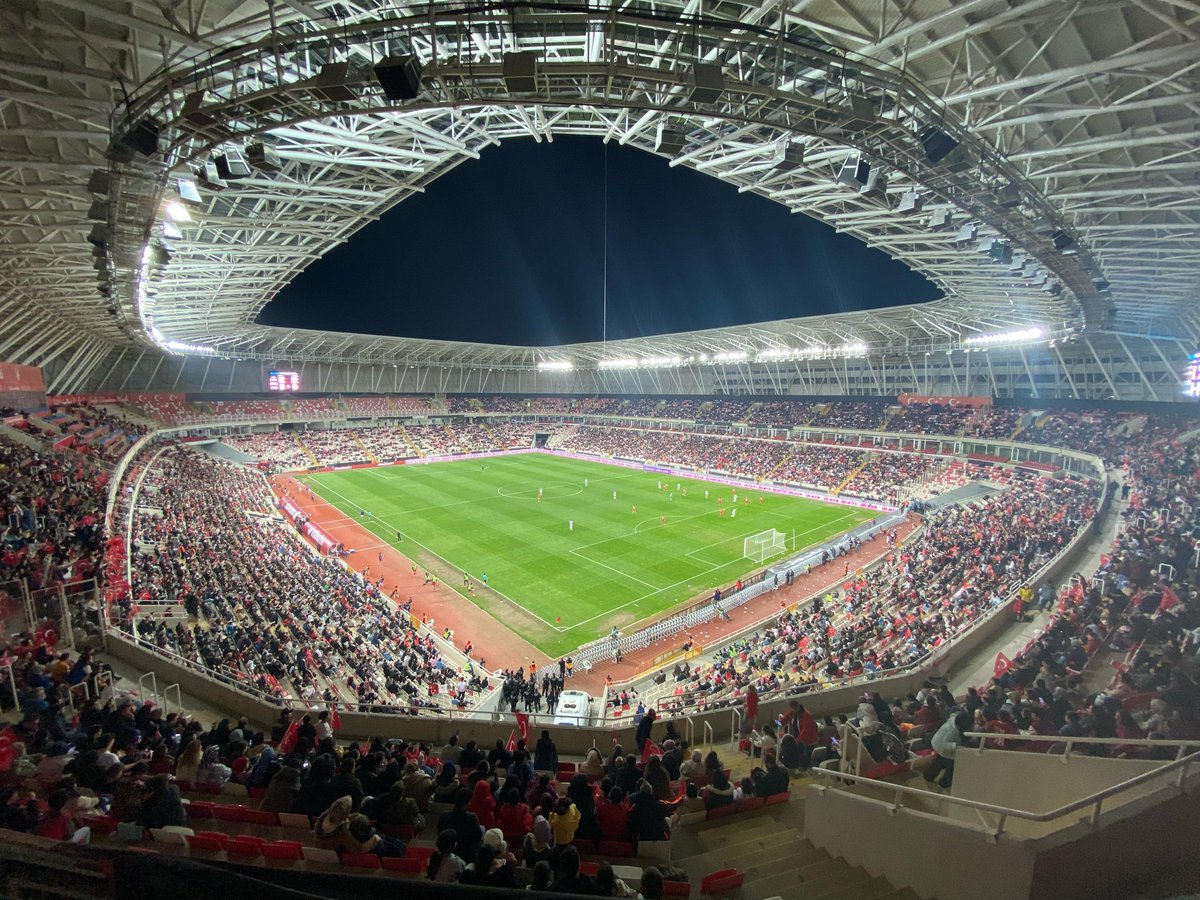 Sivasspor's tweet photo. Kadın A Millî Futbol Takımımızın BG Grup 4 Eylül Stadyumu'nda Slovenya ile oynadığı UEFA Uluslar Ligi karşılaşmasını 18 bin 825 kişi tribünlerden takip etti.

Bu rakam, kadın futbolu tarihinde Türkiye rekoru!

Bu gurur, bu rekor Sivas’ın! ♥️ https://t.co/h2TuGVxloN