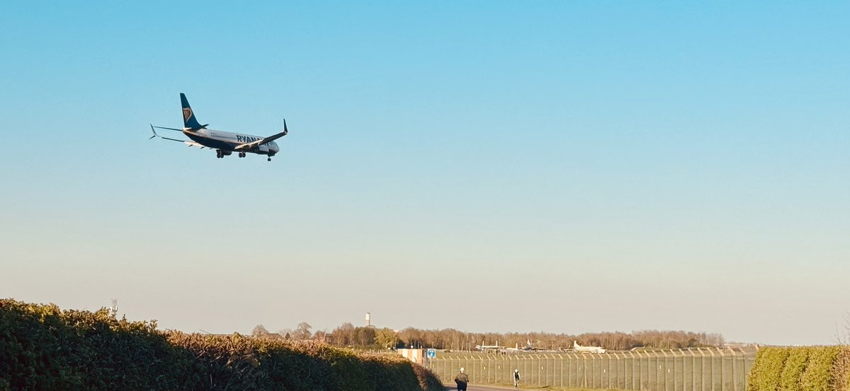 Another beautiful evening up at <a href="/EMA_Airport/">East Midlands Airport</a> , with one of <a href="/Ryanair/">Ryanair</a> Maltese aircraft. Arriving from Dublin 🇮🇪