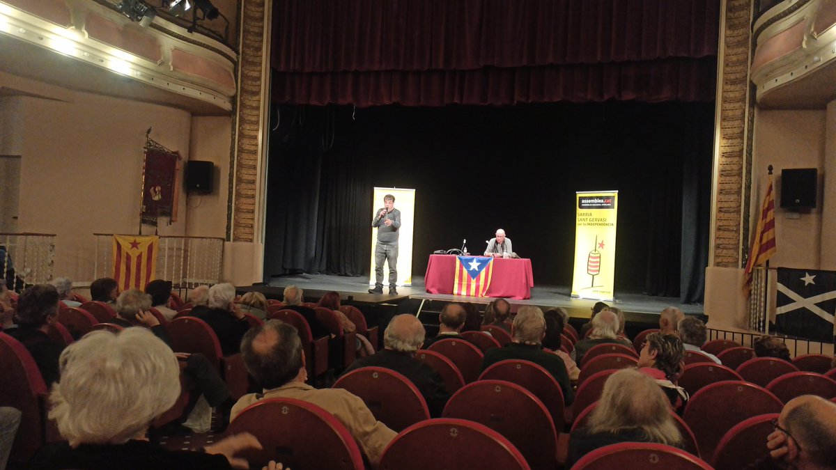 ANCssg's tweet photo. "Sense desobediència no hi haurà independència", "hem sigut massa obedients, també davant dels nostres", "l'u d'octubre vam desobeir a tothom, a l'estat i als nostres líders, ens vam empoderar com a poble"
Jordi Pesarrodona @Pesacapsada Teatre de Sarrià. https://t.co/E68cgZhJ7O