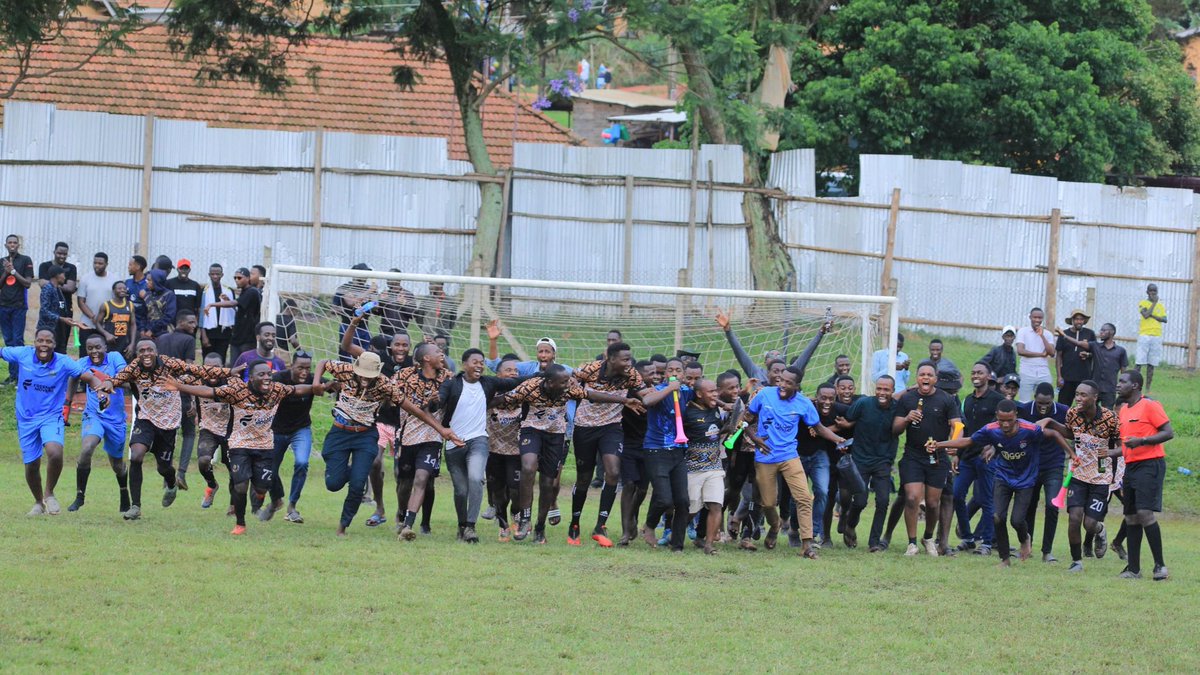 kasasi_fc's tweet photo. This team 🤗🤎 

 beyond brotherhood - we're stronger together 👊🙏 

#Road2FortPortal @FreemanMovers https://t.co/Xq3nG2gVcy