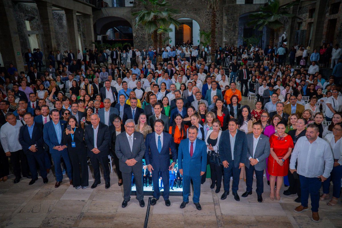 AlfonsoCepedaMx's tweet photo. Desde el @SnteNacional, reafirmamos nuestro compromiso con la educación de nuestro país.

#México cuenta con sus maestras y maestros para seguir transformando vidas a través del conocimiento, sin importar la edad. 🇲🇽 https://t.co/ElgvJz74QJ