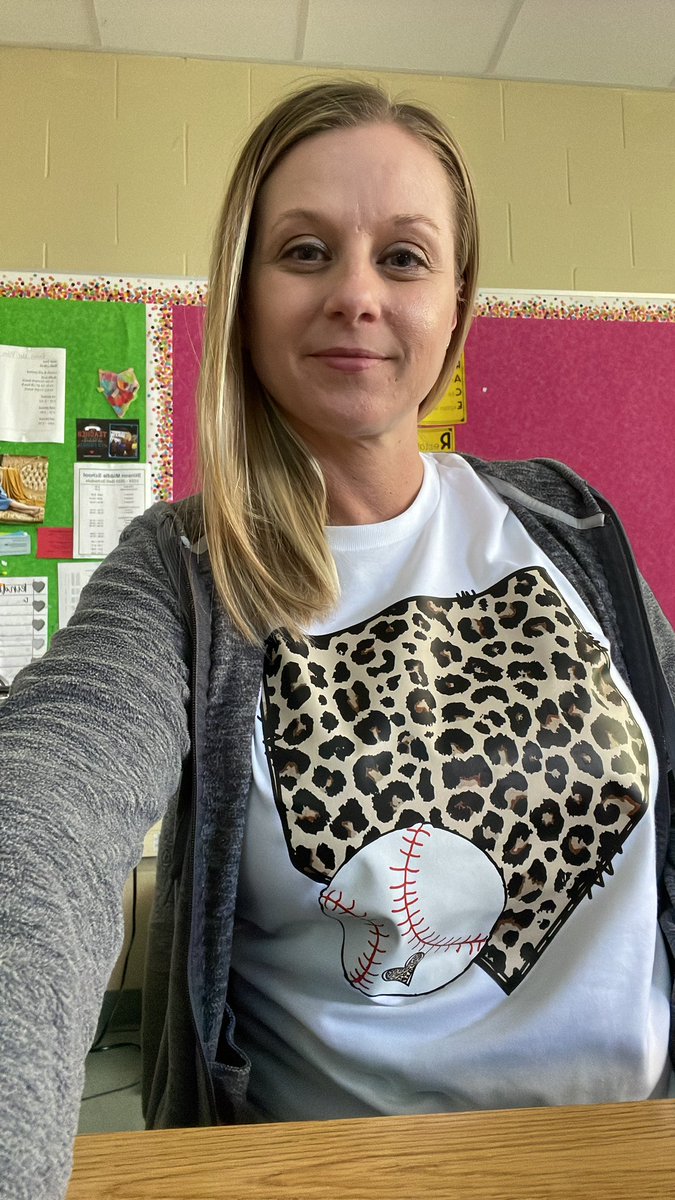 BlountC1802's tweet photo. #SkyhawkPride #SkyhawkLane #ProfessionalDressDayForMrV #AdminSpiritWeek https://t.co/dNIseZGld6