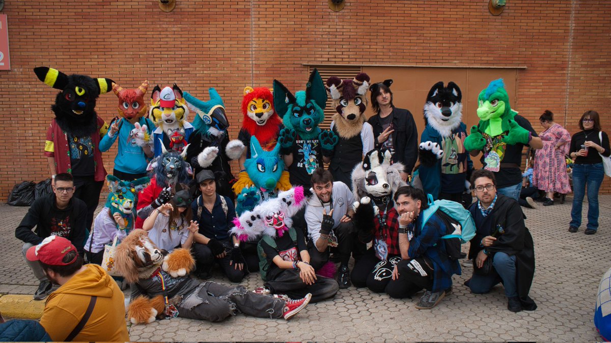 Que gran día pasé en el mangafest Sevilla Deluxe edition, conociendo a gente nueva y volviendo a ver a grandes amigos, de verdad que se os quiere un montonazo, ojalá vernos muy prontito ^^😊