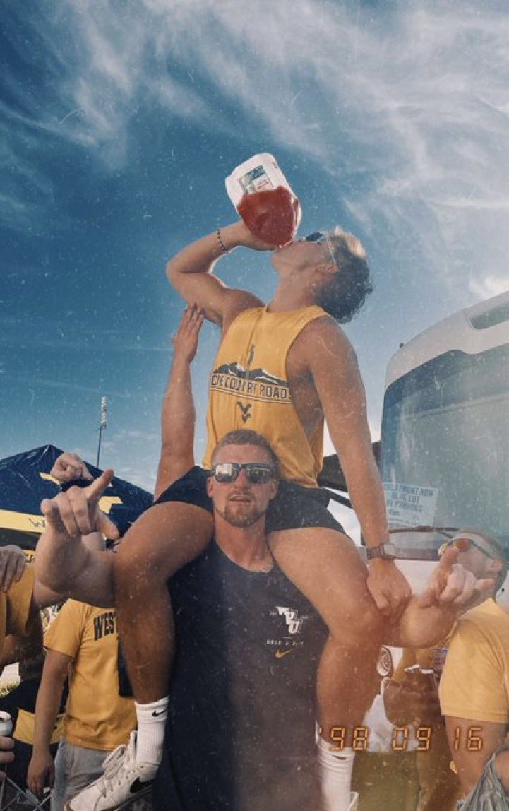 CRWOutlet's tweet photo. #TailgateTuesday post your favorite picture/video/memory from any of our WVU tailgates whether itβs from Bowl Games, baseball or from Blue Lot! https://t.co/82RZyHV6fv