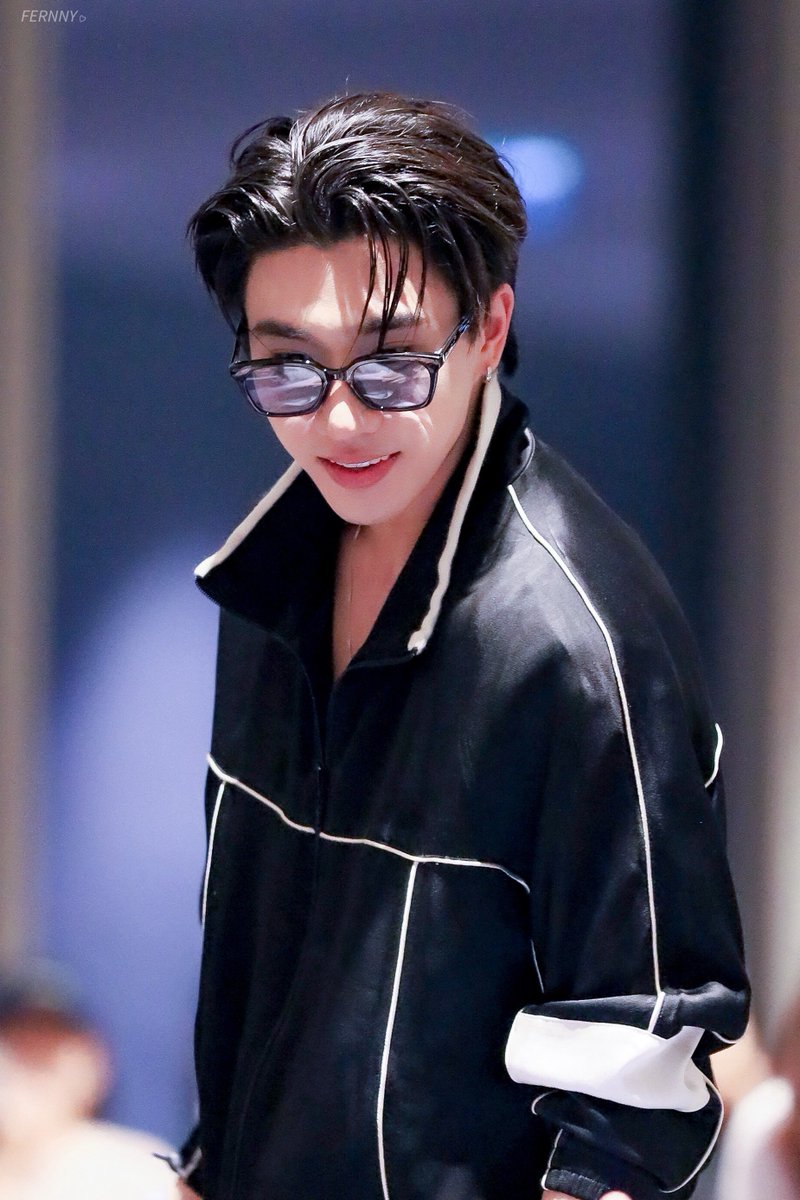 20250408

สุดหล่อของหม่ามี๊ 🥹🫠

BOOKFAIR2025 PERTHSANTA
#BKKIBF2025xPerthSanta
#KDPPE #PerthTanapon