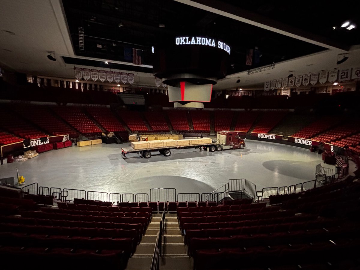 TSFloors's tweet photo. Oklahoma University Men’s practice court delivered straight into Lloyd Noble Center last Thursday. Rain or shine, nothing slows us down! Stay tuned for the finished product! https://t.co/Z3zu3DEkPh