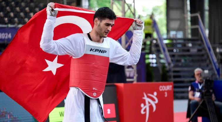 Yiğitler Şehri Yozgat'ın Gururu: Enbiya Taha Biçer’den Altın Madalya!
Uluslararası Sırbistan Açık Taekwondo Turnuvası’nda 87 kiloda altın madalya kazanarak ay-yıldızlı bayrağımızı gururla göndere çektiren, Yiğitler Şehri Yozgat’ımızın gururu Enbiya Taha Biçer’i tebrik ediyoruz