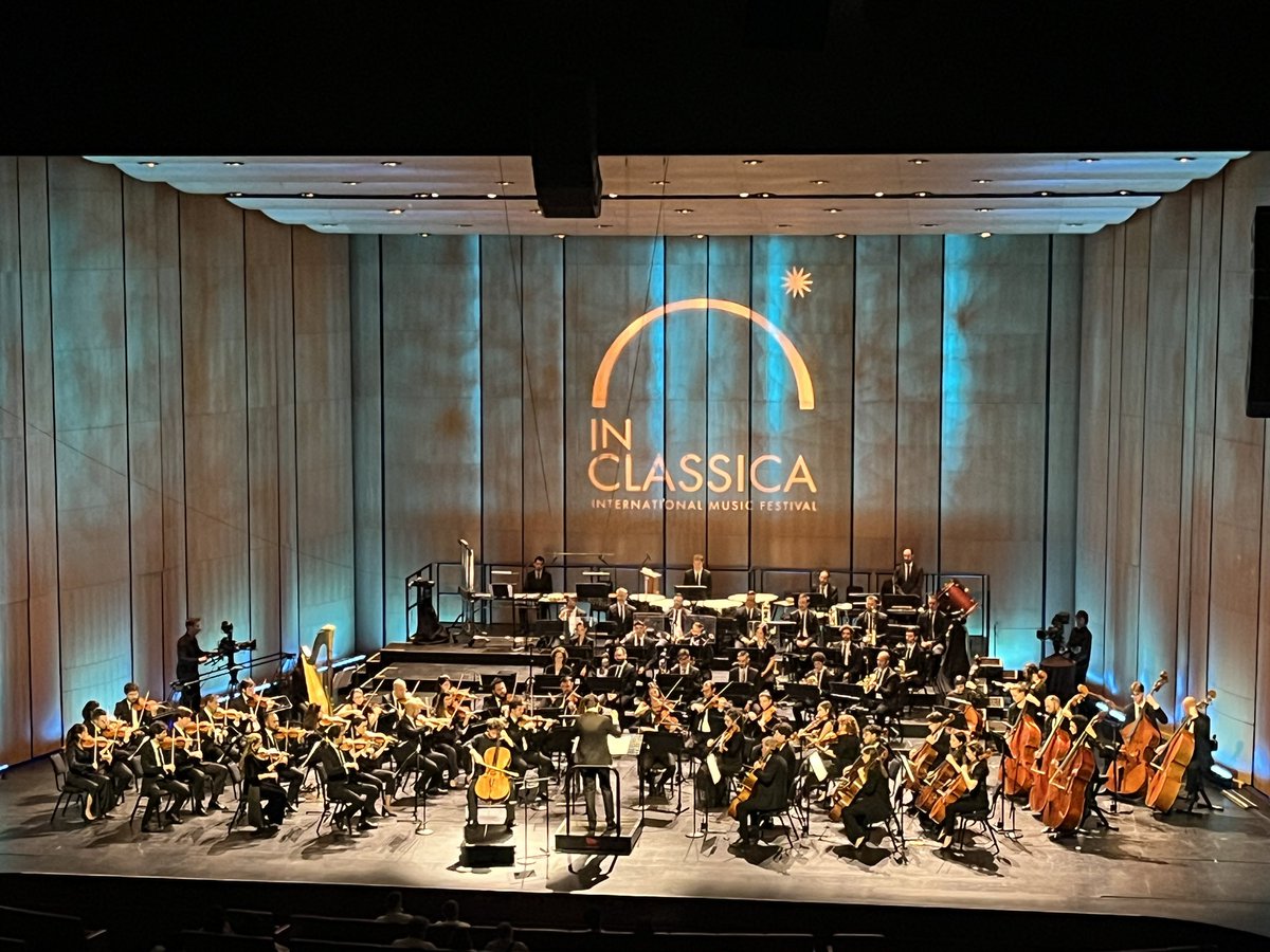Franz Schubert Filharmonia (@fschubertfilh) on Twitter photo Segon concert de la Franz Schubert Filharmonia al Festival InClassica a l’Òpera de Dubai amb l’aclamat violoncel·lista <a href="/EdgarMoreau/">Edgar Moreau</a> i el mestre <a href="/TomasGrauC/">Tomàs Grau</a>. Segon concert de la Franz Schubert Filharmonia al Festival InClassica a l’Òpera de Dubai amb l’aclamat violoncel·lista <a href="/EdgarMoreau/">Edgar Moreau</a> i el mestre <a href="/TomasGrauC/">Tomàs Grau</a>.