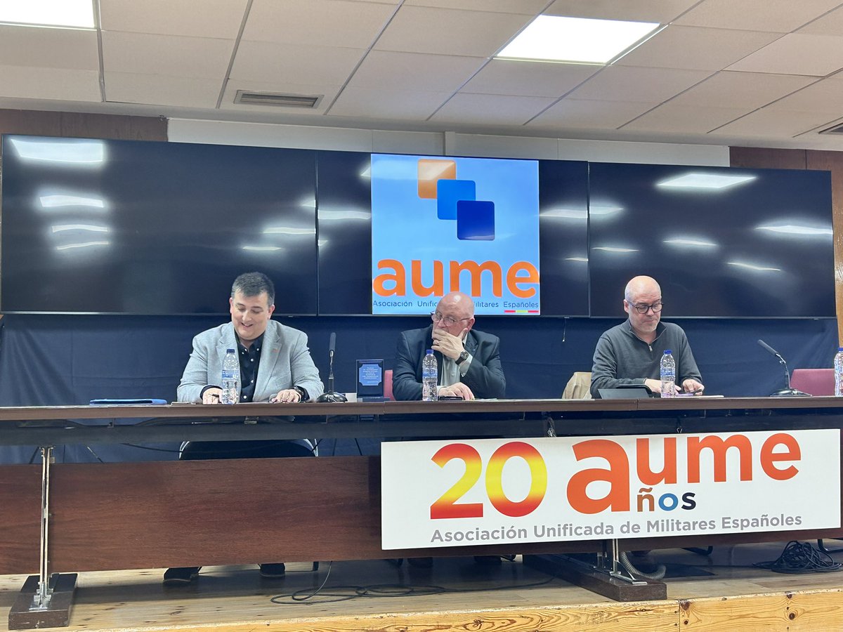 Acompañando a <a href="/AUMEinforma/">AUME</a> en su 20º aniversario. Un Estado democrático necesita unas Fuerzas Armadas dignificas, profesionales, democráticas como servicios público

El asociacionismo de las personas que forman las Fuerzas Armadas es básico para esto, como tal debe ser reconocido