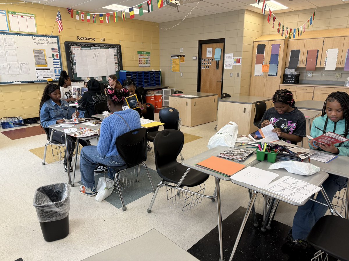 LytriceMurray's tweet photo. Awesome experience speaking with these wonderful students at McAdory Middle School.  #GoalSetting #myfutureself #plantingseeds https://t.co/khij1yko2d