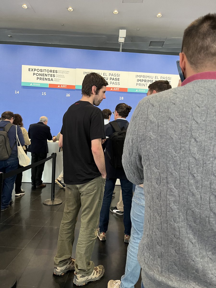 DanielValls1's tweet photo. Avui visitant la fira Advanced Factories i resulta que per entrar havies de fer 10-15' de cua per imprimir l'entrada. El codi QR del mòbil no serveix...
#firadebarcelona #advancedfactories https://t.co/uvKq4AroNX