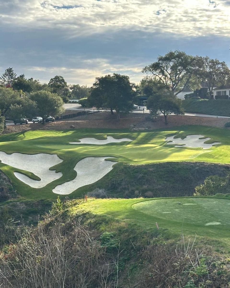 Pasatiempo has been returned to its 1929 Alister MacKenzie glory by Jim Urbina &amp; team, every green &amp; bunker was reimagined with historic precision

Let us know if you spot any differences! 👇

📷: Courtesy of Brett Hochstein (<a href="/HochsteinDesign/">Brett Hochstein</a>)

#Pasatiempo