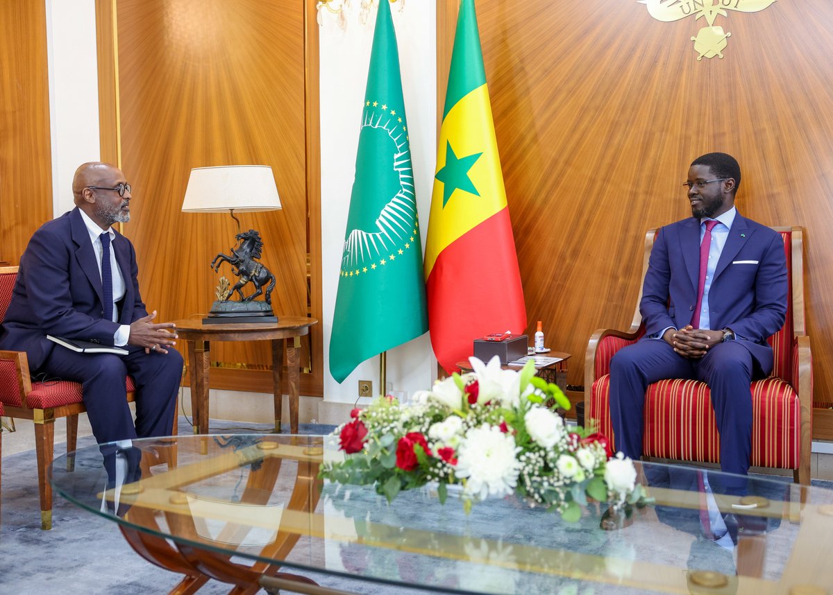 IMFAfrica's tweet photo. IMF's @aselassie, Pres @PR_Diomaye, @Cheikhdiba_sn &amp; @RahmaneSARR, had constructive discussions on Senegal's economic situation and measures to improve fiscal transparency. The IMF remains committed to supporting Senegal's economic stability and prosperity. https://t.co/QLiElO61VX