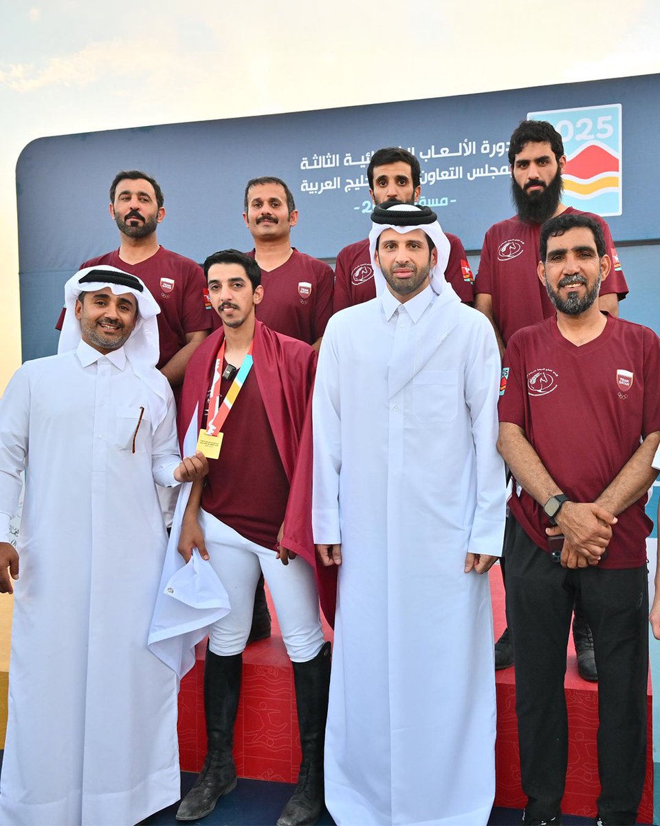 qatar_olympic's tweet photo. بطل الأدعم علي العذبة ينتزع ذهبية مسابقة فردي الرمح (التقاط الأوتاد) 🐴
في دورة الألعاب الخليجية الشاطئية الثالثة – مسقط 2025.
كفووو يا علي🥇
رفعت الراية ورفعت الراس.. وفالكم الذهب دائماً 🇶🇦💪🏻

Team Qatar’s Ali Al-Athba claims the gold medal of the individual lance (tent pegging) event at the 3rd GCC Beach Games – Muscat 2025. 🐴

Well done, Ali – you raised the flag and made us proud 🥇
 🇶🇦💪🏻