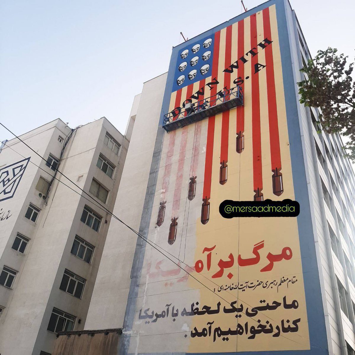 IranNewsAgency0's tweet photo. ⚡🇺🇸🦀دیوارنگاره ضد آمریکایی در تهران در حال پاک شدن است.

هشتگ #قمبلاسیون_قهرمانانه https://t.co/AL9D1CQWCB