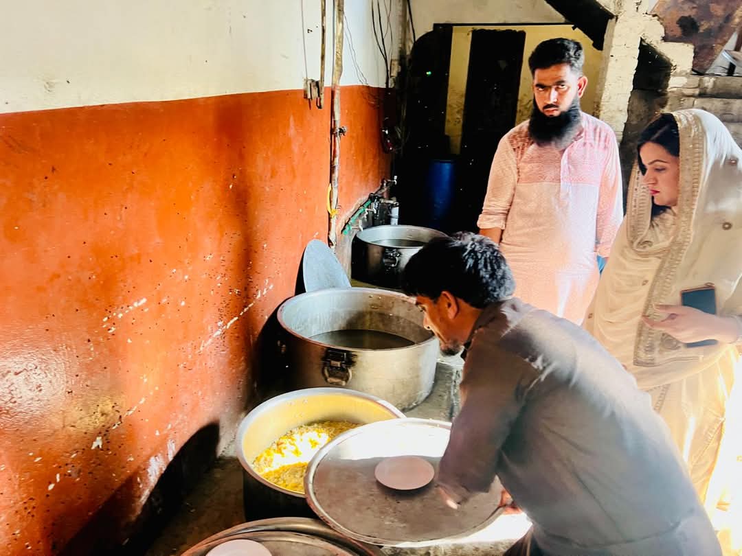 Sidrasattarac's tweet photo. ڈپٹی کمشنر سیالکوٹ کی ہدایت پر اسسٹنٹ کمشنر پسرور  سدرہ ستار کا میرج ہالز کا دورہ، ون ڈش پالیسی پر عملدرآمد کی ہدایت https://t.co/18gh717bLu