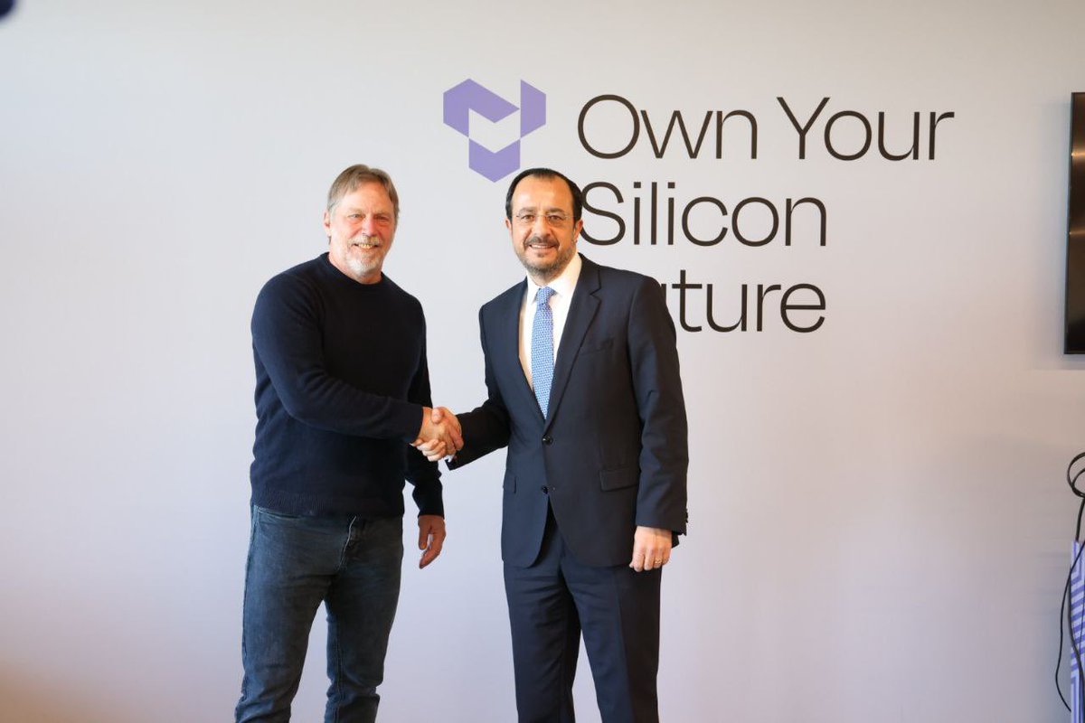 Christodulides's tweet image. Met with @jimkxa Jim Keller, CEO of @Tenstorrent, a pioneer in the field of AI processors.  During the meeting, Jim Keller announced Tenstorrent’s intention to establish an office and operations in #Cyprus, 🇨🇾🇺🇸