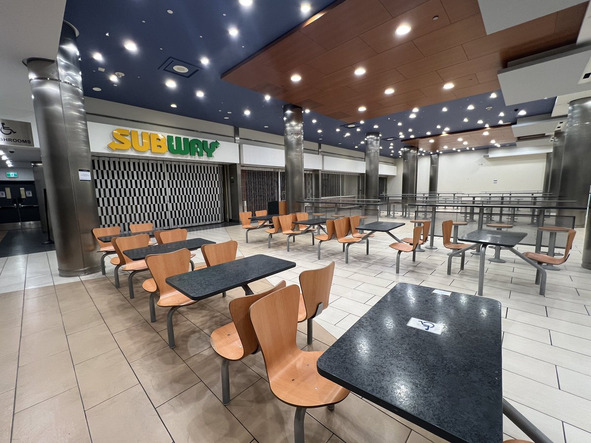 Where once there was Harvey’s, Booster Juice, a sushi kiosk and a Chinese food place, the food court at CitiPlaza is now fully empty with Subway the final vendor to close last Friday. Colleague @KateDubinski wrote about challenges here last week cbc.ca/amp/1.7498205 #ldnont