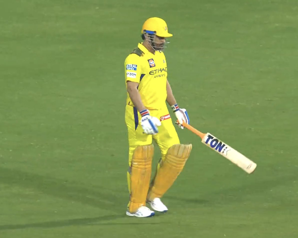 relatablevijay's tweet photo. dhoni♥️

#CSKvsPK #CSKvPBKS #pkvscsk #PBKS https://t.co/KTyhlk5Qrk