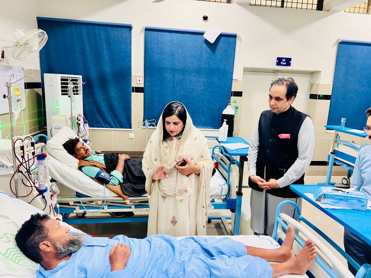 Sidrasattarac's tweet photo. اسسٹنٹ کمشنر پسرور کا ٹی ایچ کیو اسپتال کا اچانک دورہ، طبی سہولیات اور عملے کی حاضری کا جائزہ https://t.co/WVIXd9NHp0