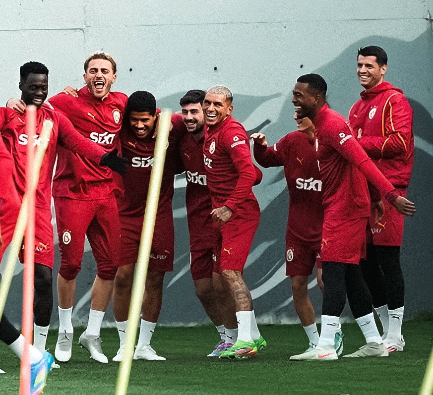 🧿 Galatasaray'da Samsunspor maçı öncesi sakatlığı bulunan oyuncu kalmadı.

💪🏻 Bugünkü idman tam kadro yapıldı.