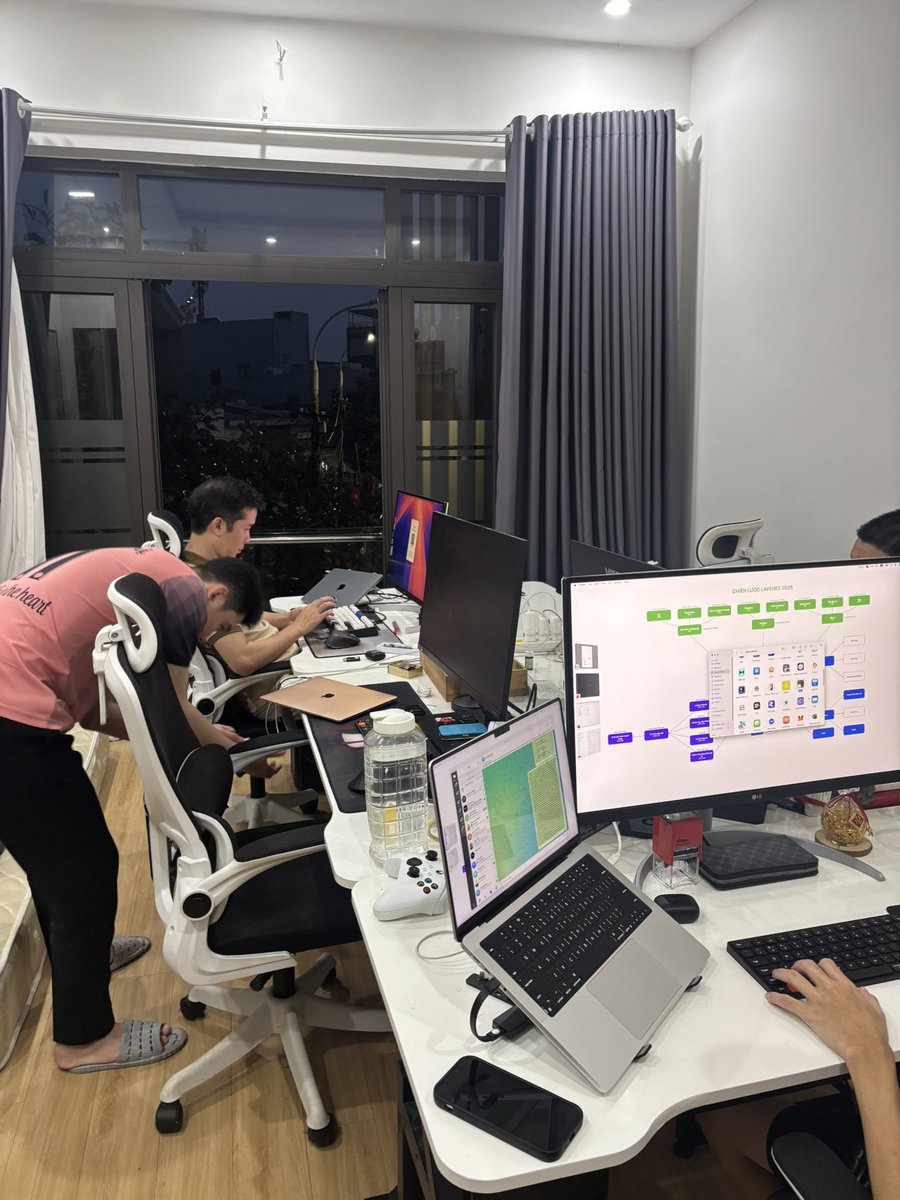vennluu's tweet photo. Cook time we built a @wayfi_fdn decentralize wifi map Instead of wasting wifi will be the resource that makes you rich I'm here to represent doing that see u soon summer camp @SuperteamVN breakout @colosseum and @solana ecosystem https://t.co/l4wU5eMiB4