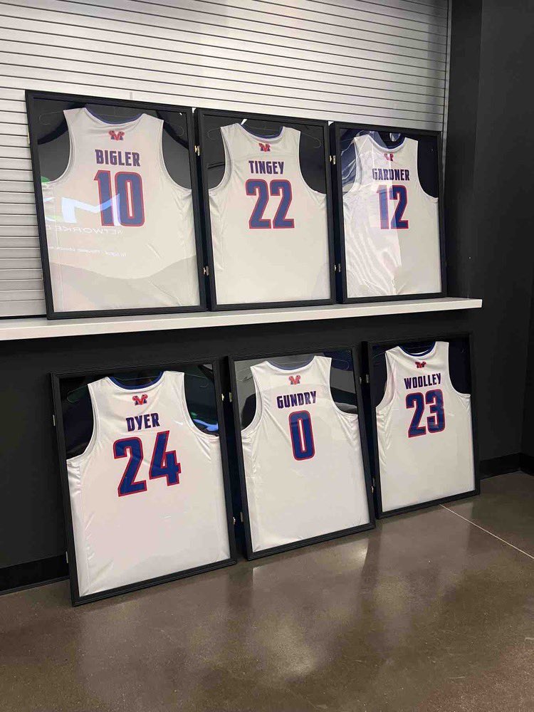 mvtorobball's tweet image. Awesome Set Up for our 2️⃣0️⃣2️⃣4️⃣ - 2️⃣0️⃣2️⃣5️⃣ Mountain View Toro Basketball Banquet‼️ Huge Thanks to our Booster Club for the catered food, decorations, player &amp;amp; coaches gifts, &amp;amp; Senior Framed Jerseys‼️
#1stClass