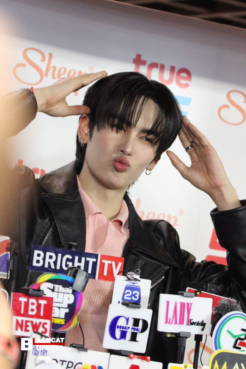 Blackcatupdate's tweet photo. “แซนต้า” ในงานเปิดตัวคอลเลคชั่นใหม่สุดพิเศษ Snoopy ในงาน “Sheep and True Collaboration” ✨
SANTA X SHEEP AND TRUE
#Santapp
#SheepandSanta
#SheepandTrueCollaboration
#AppleSheep #TrueShop https://t.co/HOsl6r8vIL