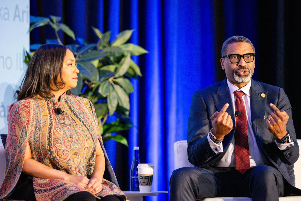 AmericaVotes's tweet photo. Leaders on the frontlines of the battle to protect our freedoms and rights, @SEIUpres, @DerrickNAACP, @mintimm, and @reyna_symone, addressed #AVsummit25 about the moment we are in and what should be giving our community hope as we move forward. https://t.co/k19CKoOsl2