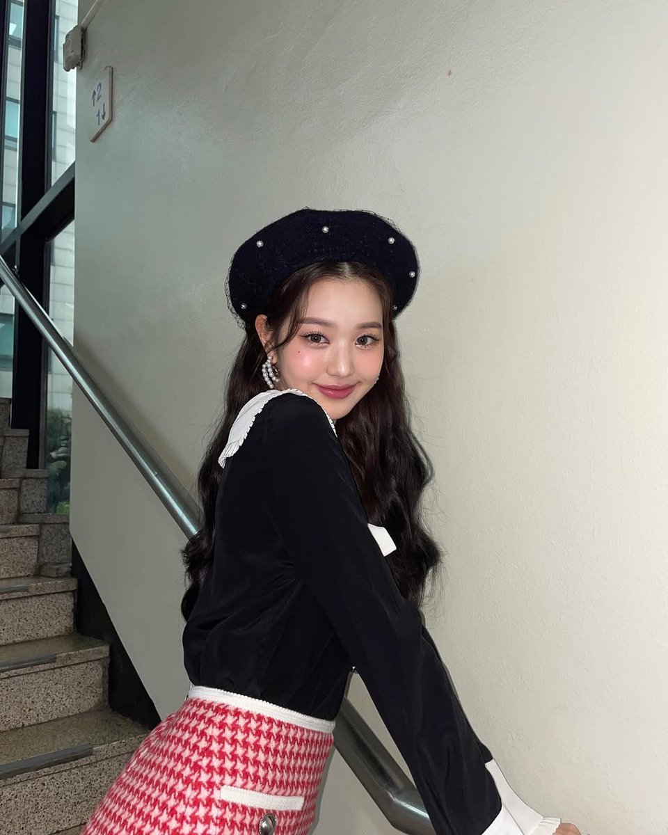 jangwonyoung000's tweet photo. 39. Jang Won-young official Instagram photo ❤️ 
#IVE장원영 #IVE_LOG #IVE_안유진 #JANGWONYOUNG https://t.co/5VgZSEDjdA