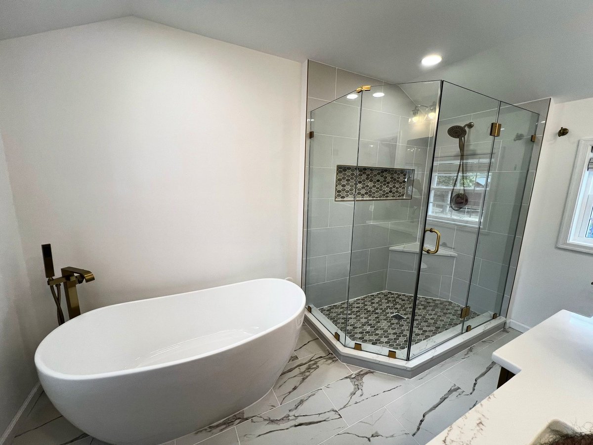 VKB_KitchenBath's tweet photo. Start and end your day in a space like this. 🛀 This stunning bathroom is just one of the transformations VKB Kitchen and Bath can create for you!

What’s one thing you’d love to change about your bathroom? Tell us below! 👇

#BathroomInspiration #VKBBathroomRenovation https://t.co/9KcRN9mmfe