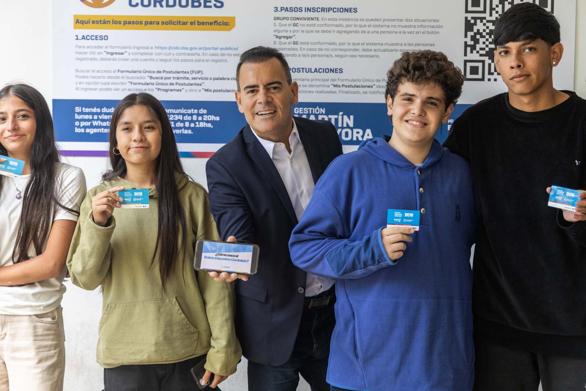 marcerodio's tweet photo. El #BEC acompaña a toda la comunidad educativa 🚍📚

👨🏼💻 Realizamos un operativo del Boleto Educativo Cordobés en📍el IPEM Nº 10 Roma.

👩🏻🏫 A través de este programa, brindamos asesoramiento y seguimiento de trámites, y dejamos un instructivo para realizar la inscripción. 🤳 https://t.co/WV7rsuXuqf