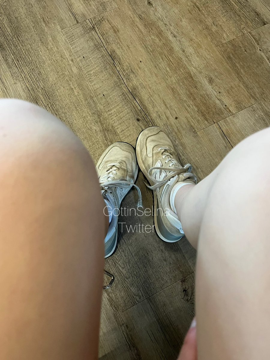 goettinselina's tweet photo. meine gym socks oder doch die sneaker? https://t.co/YmteOLaKSU
