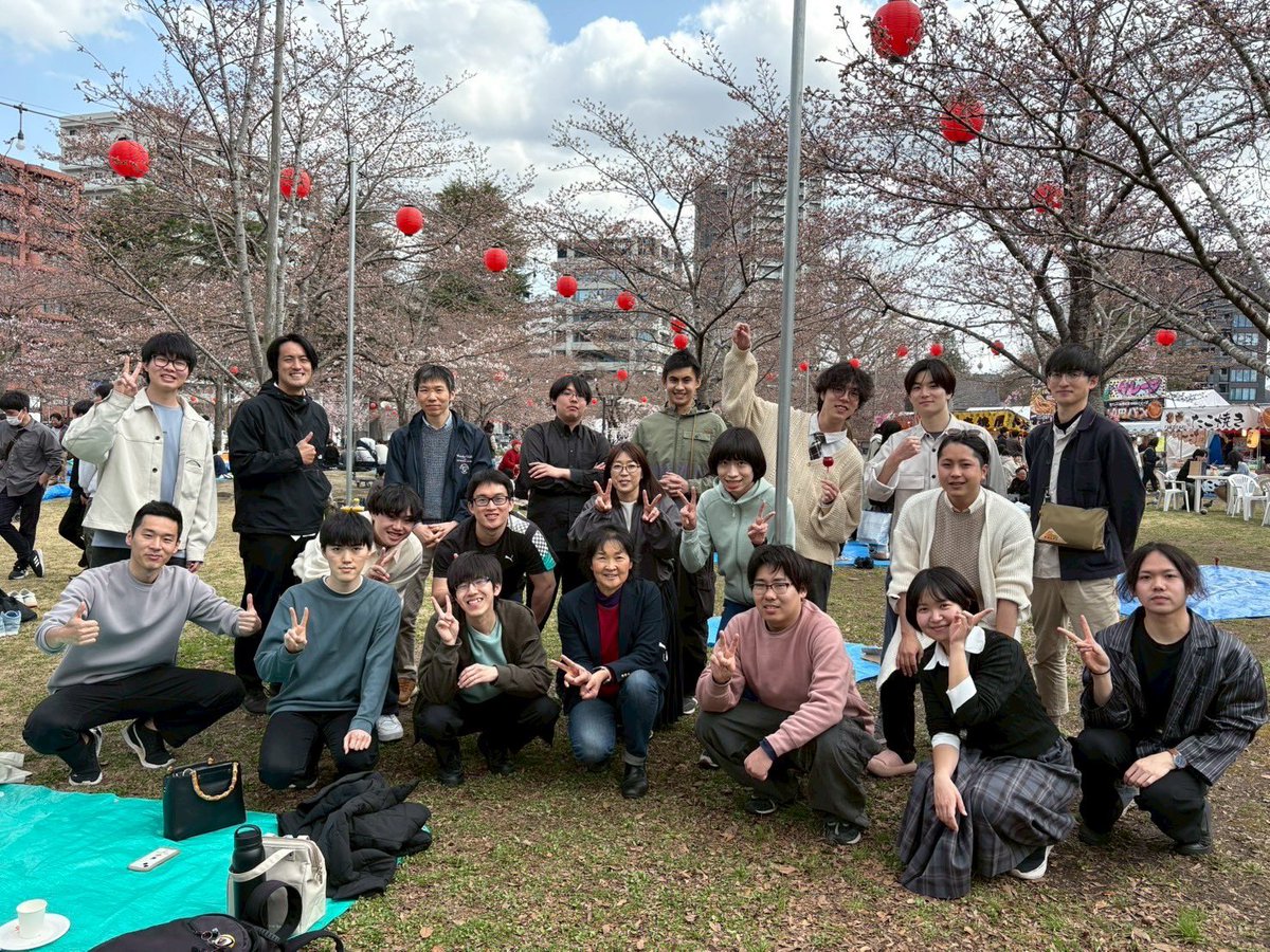 LabTohoku's tweet photo. 4/6に花見を行いました！
今年度も橋本研をよろしくお願いします！ https://t.co/UV07fbhqaX