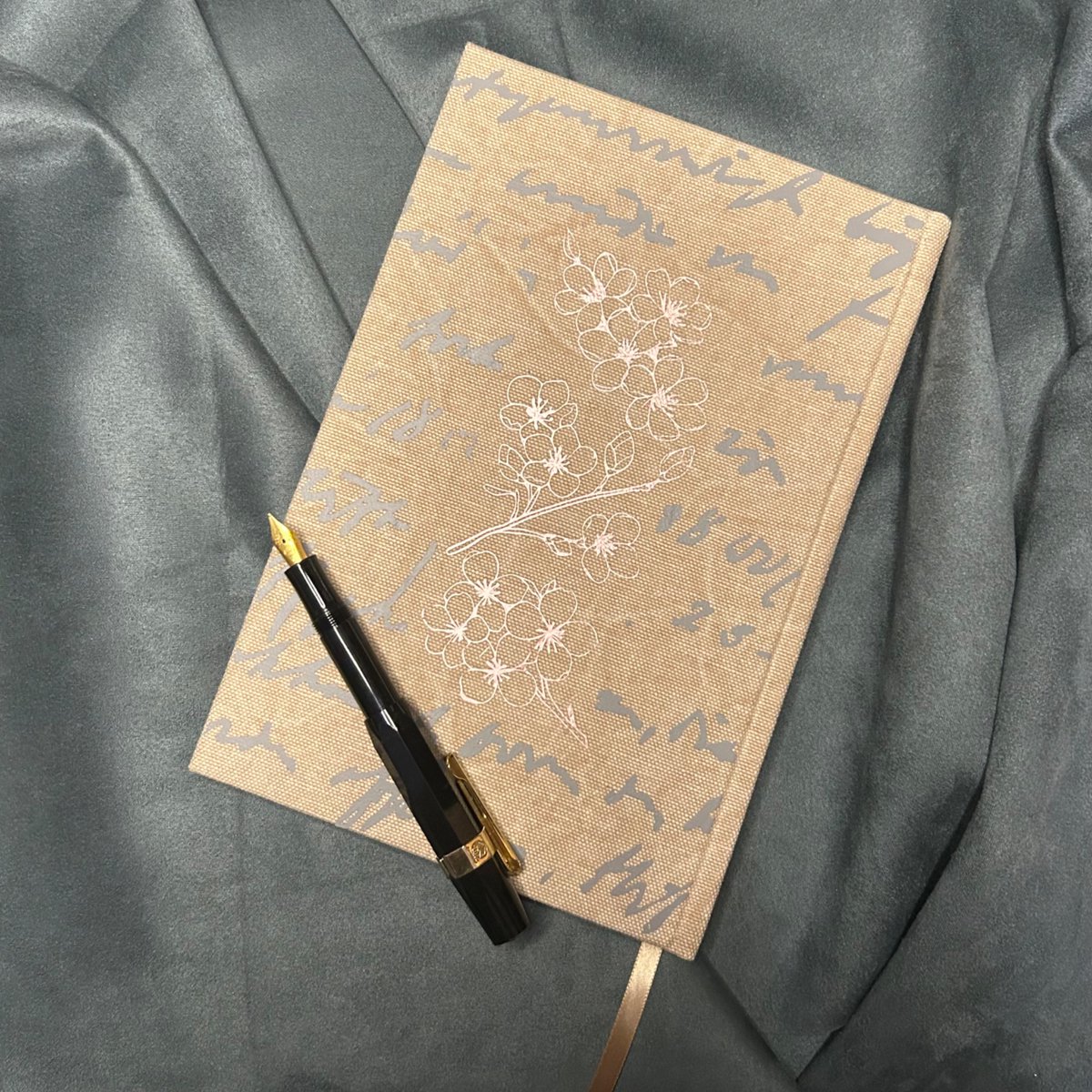 idiot slut tweet media