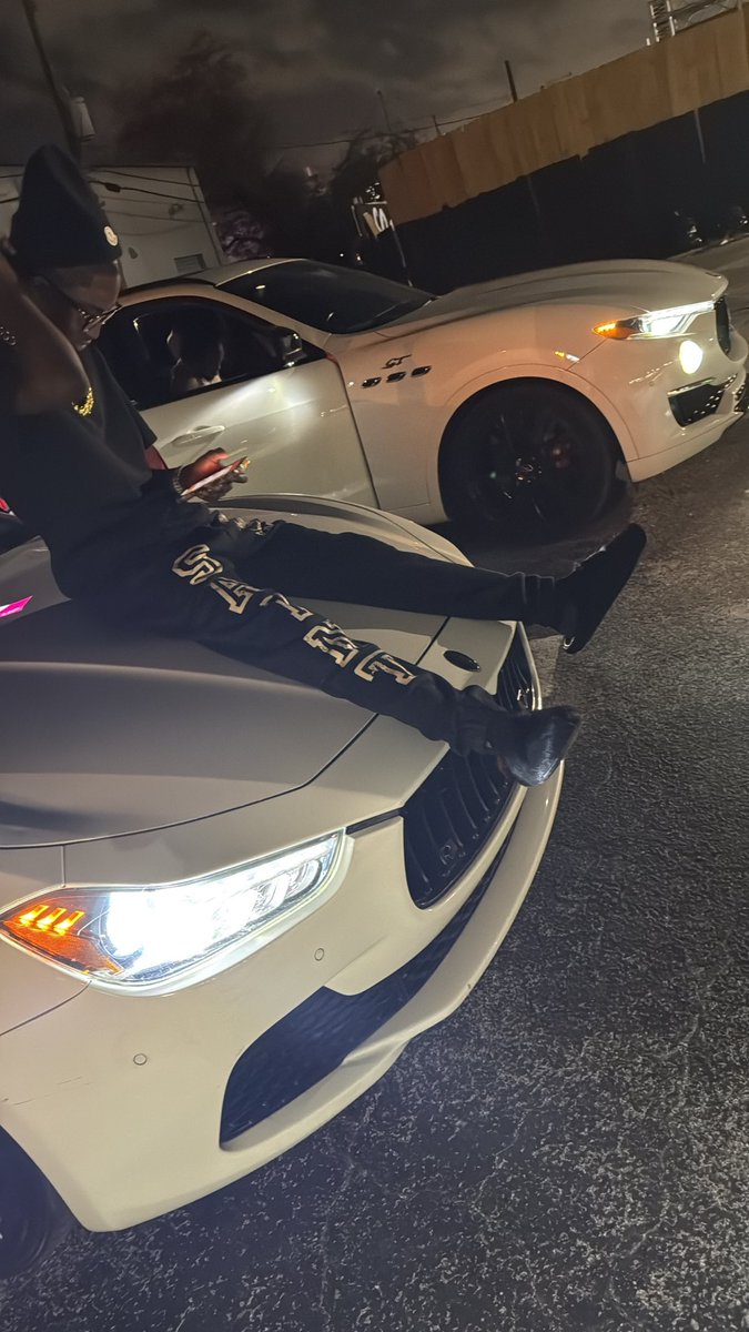 mrstizz_'s tweet photo. when they 🗣️ bout who getn💰i get named quickkk 💨🩸 https://t.co/YIrtqN6dFA