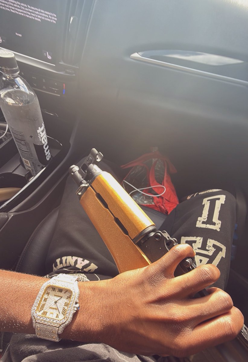 mrstizz_'s tweet photo. when they 🗣️ bout who getn💰i get named quickkk 💨🩸 https://t.co/YIrtqN6dFA
