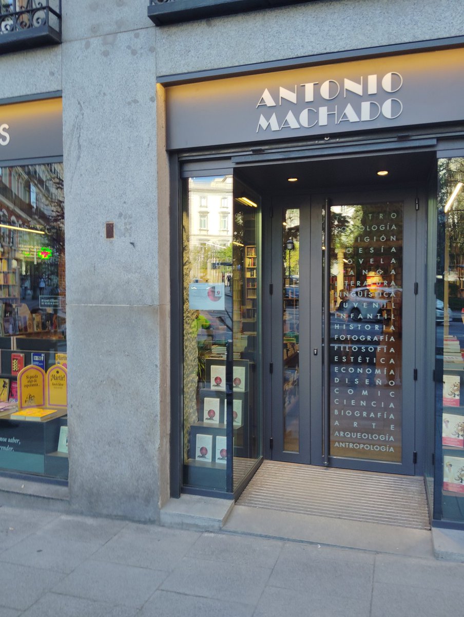 El informe sobre Clara, de Juan Carlos Chirinos, <a href="/juance/">Juan Carlos Chirinos</a> en la librería Antonio Machado de Madrid. Presentación a casa llena.