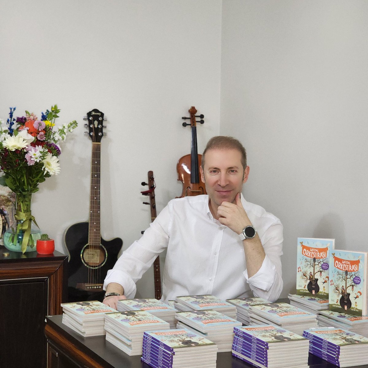 SezerOrtadag's tweet photo. 📚 Hayal Orkestrası sizlerin desteğiyle kısa sürede on binlerce çocuğa ulaştı.
 📚 Satırlarımın güzel ülkemin dört bir yanındaki çocuklarla buluşmasının verdiği mutluluk tarifsiz.
 İmzaladığım kitaplar, Siyah İnci'nin selamıyla yarın Iğdır, Isparta ve Hatay'a doğru yola çıkıyor. https://t.co/0zYYmO8vwY