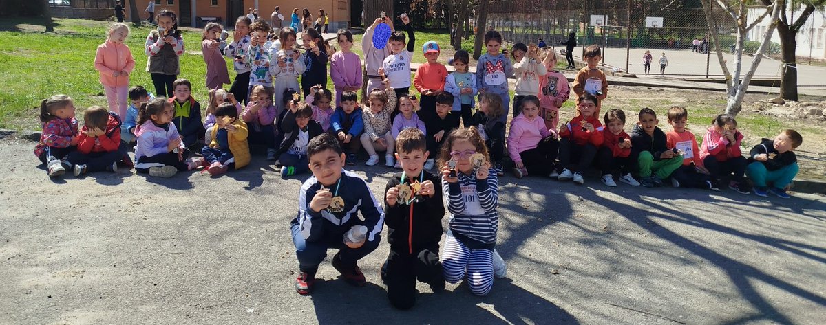 CEIPMARQUESESD1's tweet photo. Los alumnos del C.E.I.P Los Marqueses de Linares han disfrutado de una bonita mañana de deporte y salud  en el Paseo de Linarejos. Ha participado en la I Carrera de Salud escolar consiguiendo los tres puestos del podium: 🥇 Mohamed Amine,  Alejandro Lupión
🥉 María Isabel Perete https://t.co/syApqAezLu