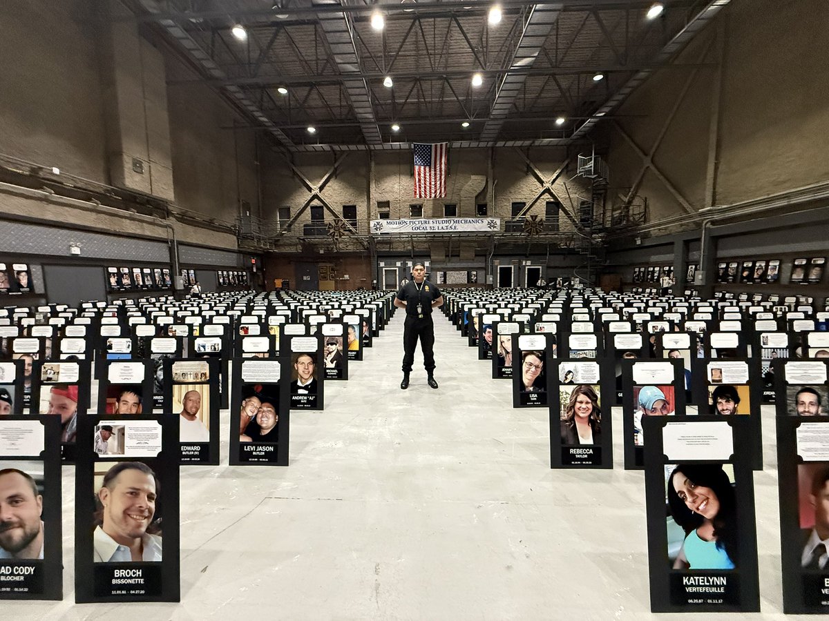 DEANEWYORKDiv's tweet photo. During #DEANewYork &amp; #TheBlackPosterProject’s "A Town Hall on Substance Misuse: A Crisis in Every Borough", members of New York’s #DEAExplorers assisted in setting up the memorial posters; posters honoring those lives lost to the #opioid &amp; #fentanylcrisis.  (4 of 6). #fentanyl https://t.co/manUXPZcU7
