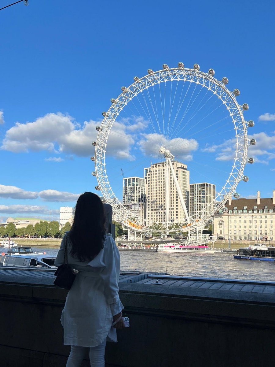 A sun-drenched escape. Finding serenity in the heart of the city 🌳