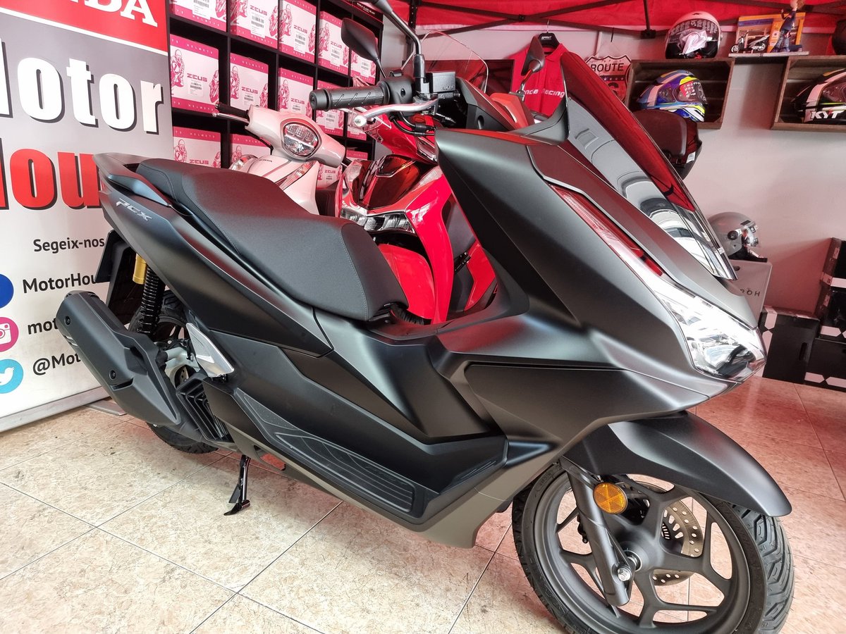 MotorHouseVng's tweet photo. Hoy entregamos esta Honda PCX125 2025! Que la disfrutes mucho Pedro! https://t.co/wjPmcapSQ4