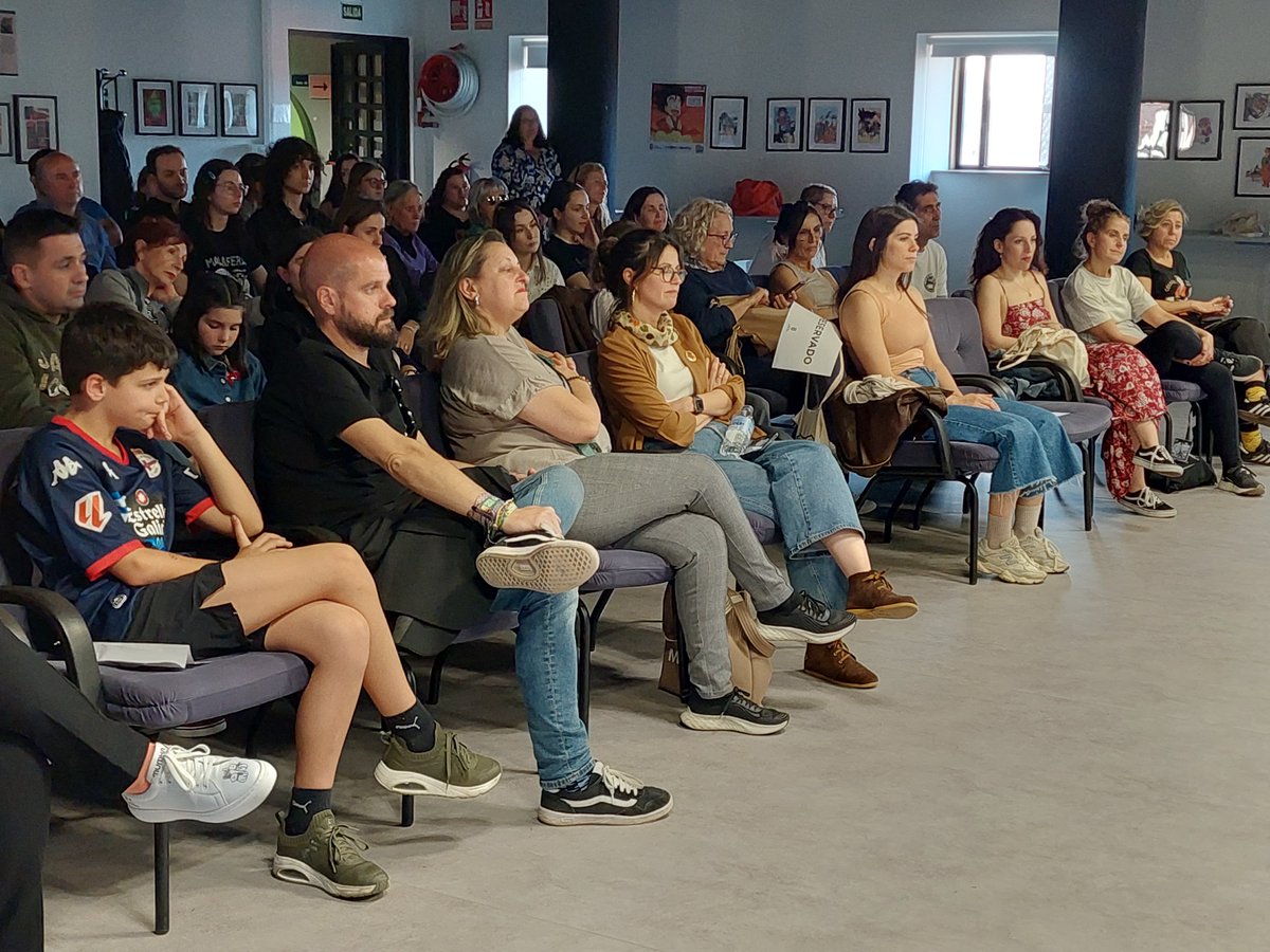 PSOEPonte's tweet image. 💜♀️ Non podía haber mellor xeito de pechar o programa do #8M que facelo da man das @tanxugueiras , protagonistas dun Faladoiro sobre Feminismo e Cultura conducido por Chus Gómez e ao que asistiron o portavoz municipal do PSOE, @ivpuentes , e maila concelleira @YoyaBlanco1