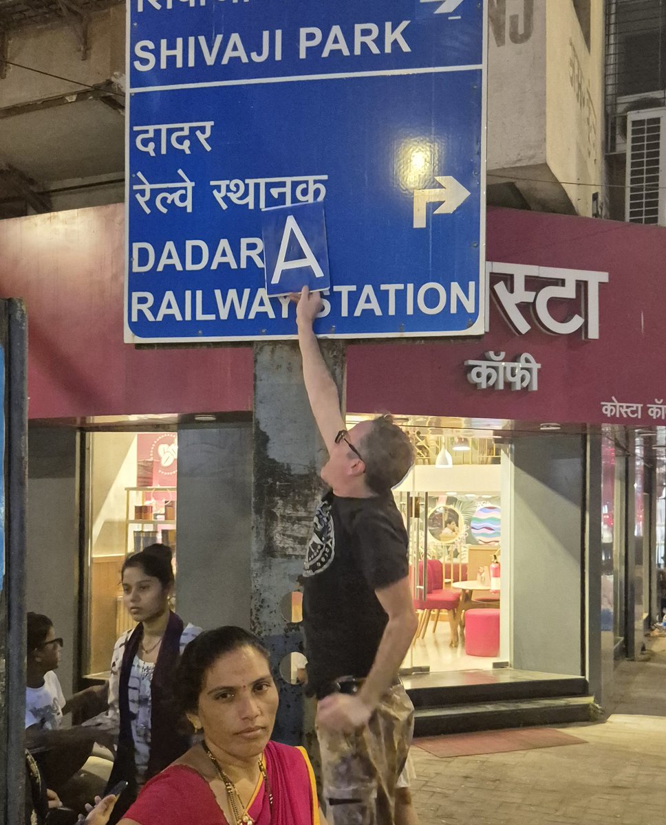 I had to do this just before leaving back to Amsterdam😅 Seeing this sign each day while staying in Mumbai's Dadar neighborhood inspired me...

India stole my heart in the past five weeks, and staying in Dadar made me feel even more at home♥️

It's a sign 🤟🏽