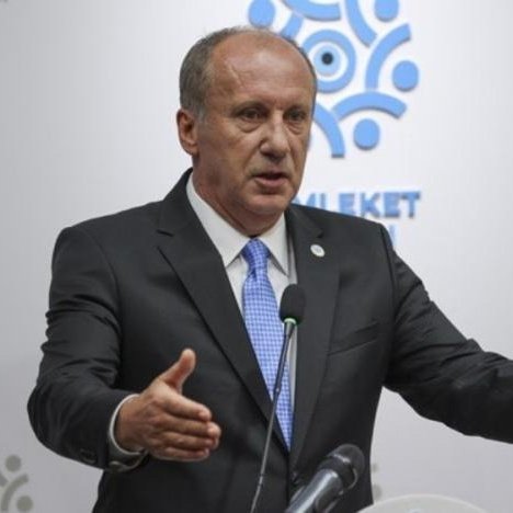 ajans_muhbir's tweet image. Muharrem İnce: "Mahmut Tanal bir milletvekilidir, kendisinin anayasal dokunulmazlığı vardır. 

Dokunulmazlığı olan bir milletvekilinin çadırına ve kitaplarına polis el koyabiliyorsa; bu ülkede kimsenin can ve mal güvenliği yoktur!"