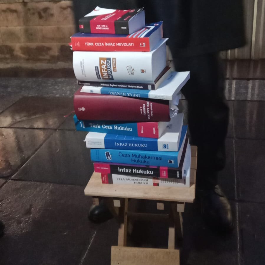 ajans_muhbir's tweet image. Muharrem İnce: "Mahmut Tanal bir milletvekilidir, kendisinin anayasal dokunulmazlığı vardır. 

Dokunulmazlığı olan bir milletvekilinin çadırına ve kitaplarına polis el koyabiliyorsa; bu ülkede kimsenin can ve mal güvenliği yoktur!"