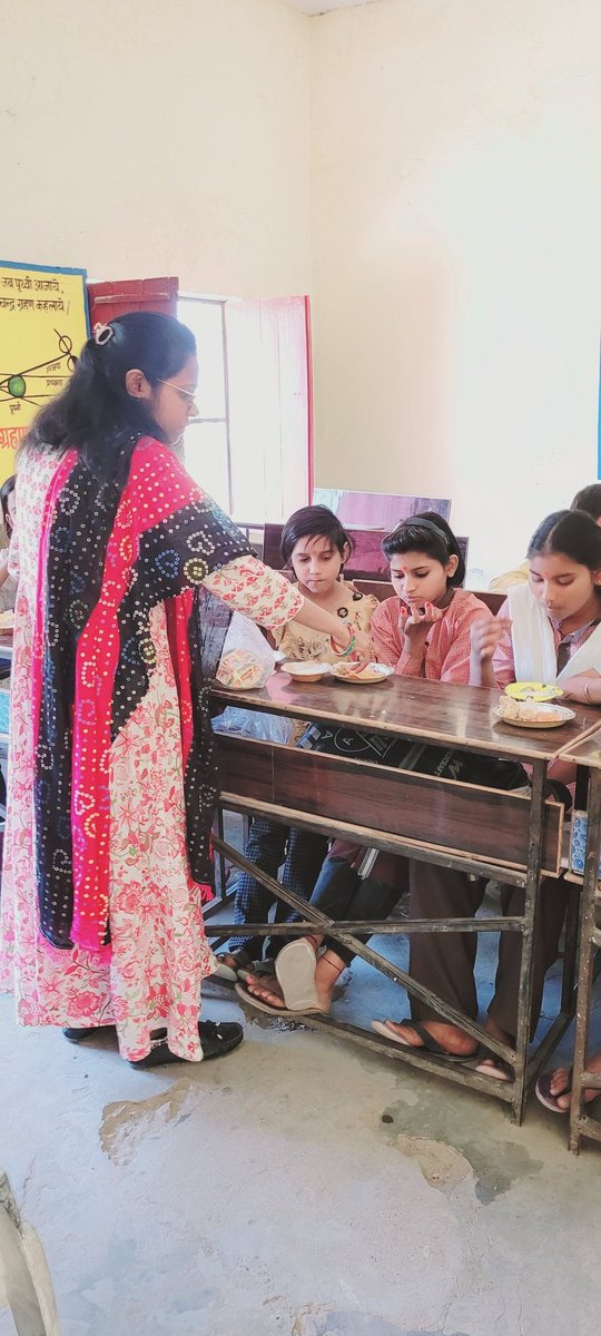 बच्चों को #महाष्टमी के अवसर पर कन्या भोज कराया गया. <a href="/DeepakP87530085/">DeepakP🇮🇳</a> <a href="/SDG2030/">SDG2030</a> <a href="/Ashwaniuppss1/">Ashwani Chaturvedi</a> <a href="/drjeetenderpau/">Dr Jeetender Kumar Hansa</a> @NikhilGalhotra1 @Nicky13Johnson <a href="/nayiudaan123/">Nayi Udaan</a> <a href="/Anandmeraho/">🇦ɴᴀɴᴅ ᴋᴜᴍᴀʀ 🇮🇳 🌍</a> <a href="/ErikSolheim/">Erik Solheim</a> <a href="/shikshansamvad/">मिशन शिक्षण संवाद @shikshansamvad</a>