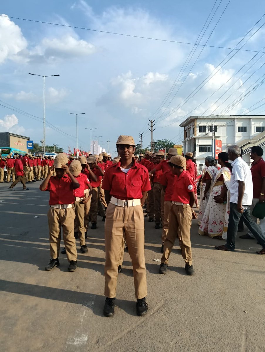 Bharath00790789's tweet photo. #CPIM 24வது அகில இந்திய மாநாட்டின் செந்தொண்டர் பேரணியில் சைதை பகுதிக்குழு தோழர்கள்... #CPIMXXIVPartyCongress #CPIM24thCongress #CPIMConference More: https://t.co/mcLngAWVfl… https://t.co/ncJM1SBWR1